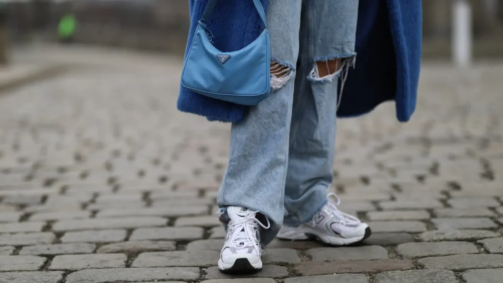 How to Wear Baggy Jeans: 6 Bold Looks to Rock in 2024!